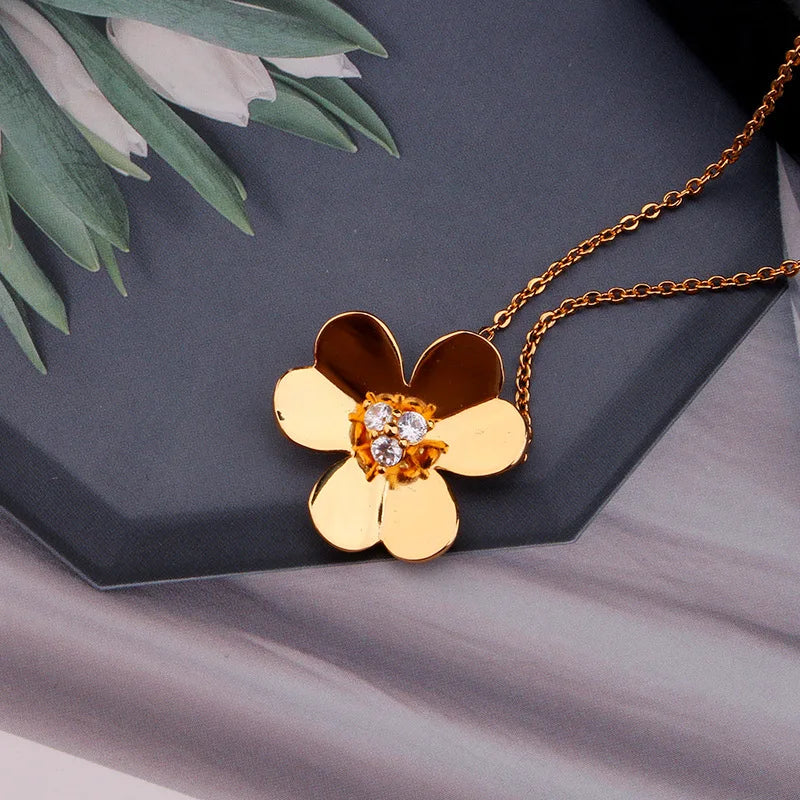 Lucky Clover Flower Pendants Necklaces