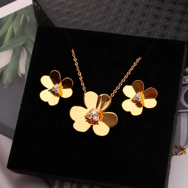 Lucky Clover Flower Pendants Necklaces