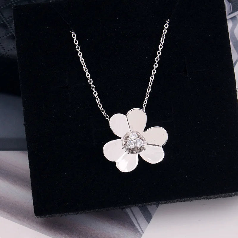 Lucky Clover Flower Pendants Necklaces