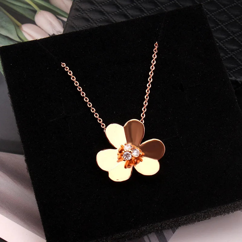 Lucky Clover Flower Pendants Necklaces